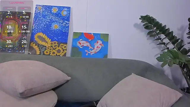 TIFFANYRUSSO online show from April 15, 5:24 am