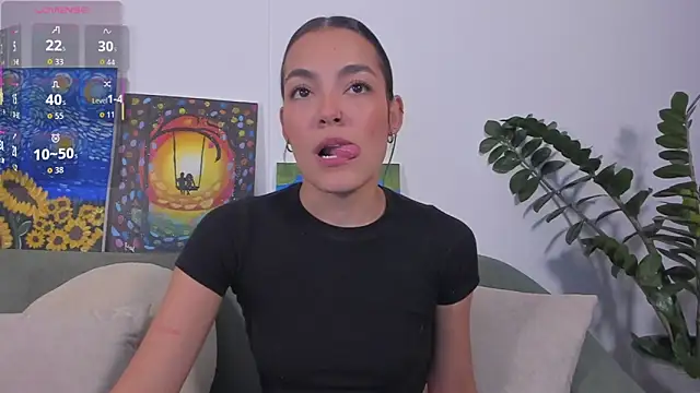 TIFFANYRUSSO online show from June 5, 5:12 am