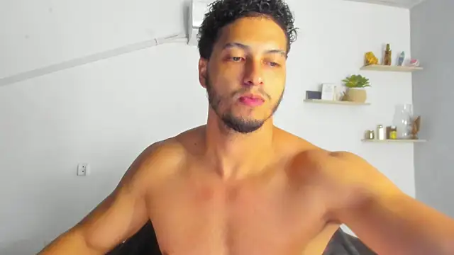 Snapshot of Kris_Khalifa69 chatting on July 3, 9:10 pm Kris Khalifa69 online show from July 3, 9:10 pm