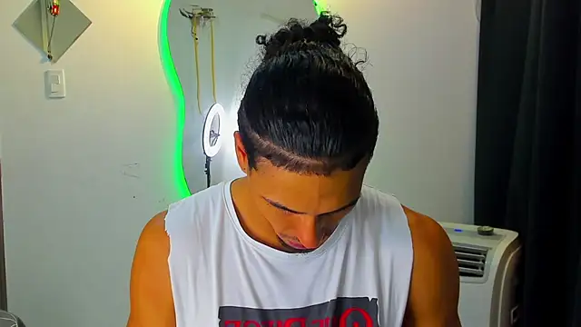 Kris Khalifa69 online show from September 22, 1:33 am