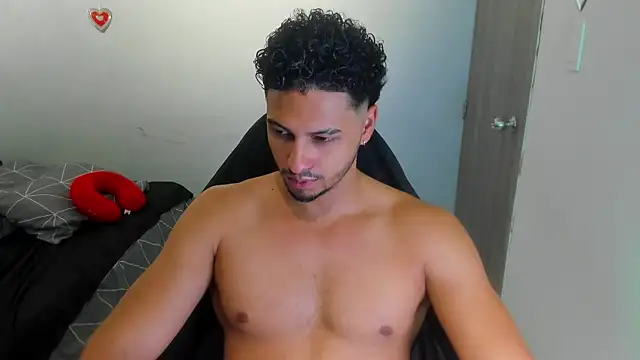 Snapshot of Kris_Khalifa69 chatting on July 8, 10:10 pm Kris Khalifa69 online show from July 8, 10:10 pm