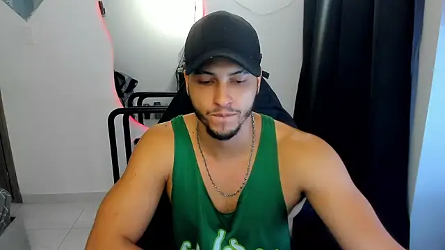 Snapshot of Kris_Khalifa69 chatting on June 5, 8:36 pm Kris Khalifa69 online show from June 5, 8:36 pm