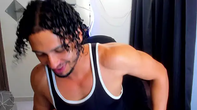 Snapshot of Kris_Khalifa69 chatting on June 6, 10:26 pm Kris Khalifa69 online show from June 6, 10:26 pm