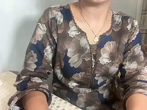 Snapshot of Chanchal--Navya chatting on June 25, 6:46 pm Chanchal--Navya online show from June 25, 6:46 pm