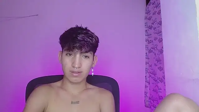 Snapshot of littlextreme chatting on February 23, 4:28 am littlextreme online show from February 23, 4:28 am