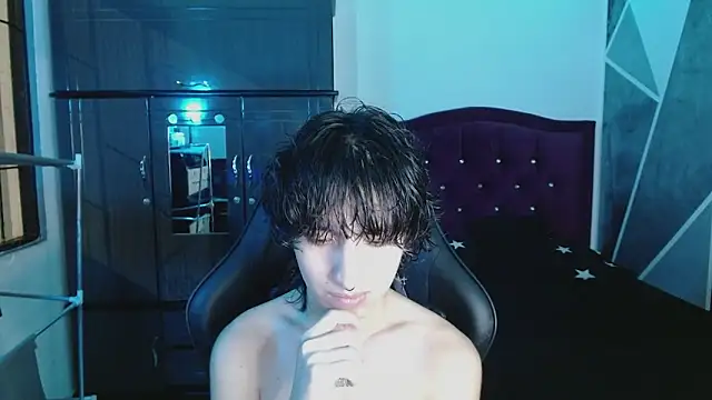 littlextreme online show from April 13, 4:27 am