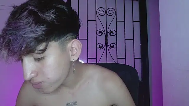 Snapshot of littlextreme chatting on February 10, 11:55 pm littlextreme online show from February 10, 11:55 pm