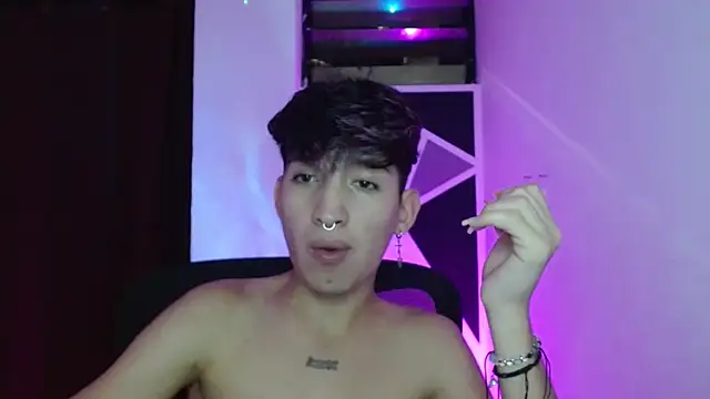 Snapshot of littlextreme chatting on March 17, 7:13 am littlextreme online show from March 17, 7:13 am