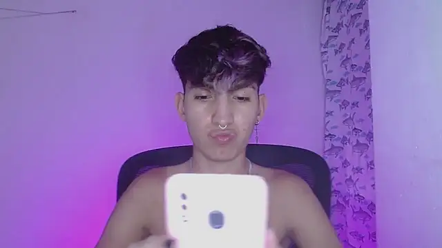 Snapshot of littlextreme chatting on February 13, 12:46 am littlextreme online show from February 13, 12:46 am