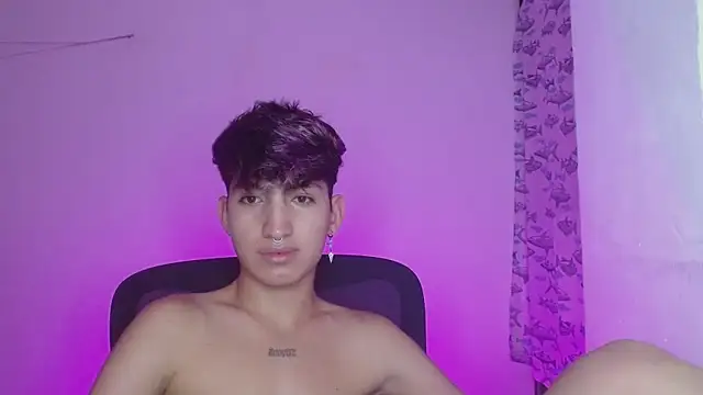 Snapshot of littlextreme chatting on February 23, 7:33 am littlextreme online show from February 23, 7:33 am