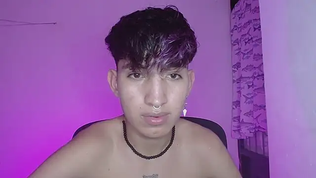 Snapshot of littlextreme chatting on February 8, 4:25 am littlextreme online show from February 8, 4:25 am