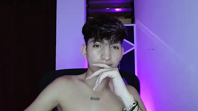 Snapshot of littlextreme chatting on March 16, 4:41 am littlextreme online show from March 16, 4:41 am