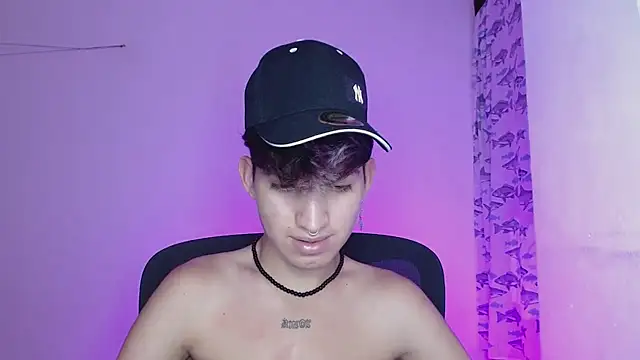 Snapshot of littlextreme chatting on February 26, 6:19 am littlextreme online show from February 26, 6:19 am