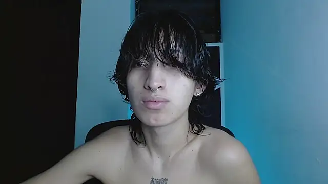 Snapshot of littlextreme chatting on June 8, 2:23 am littlextreme online show from June 8, 2:23 am