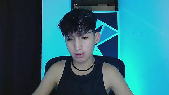 Snapshot of littlextreme chatting on March 9, 1:25 am littlextreme online show from March 9, 1:25 am