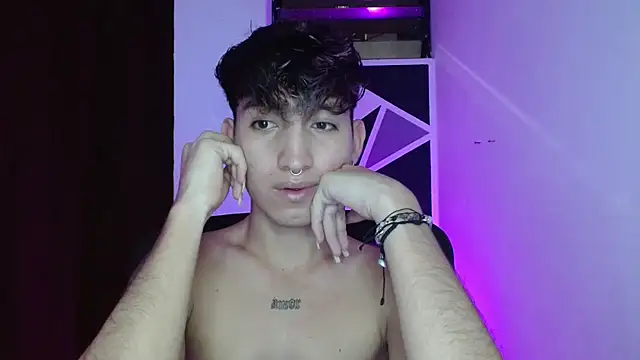 Snapshot of littlextreme chatting on March 18, 4:29 am littlextreme online show from March 18, 4:29 am