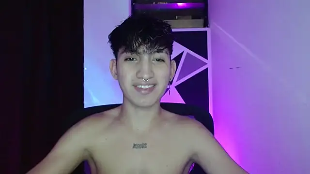 Snapshot of littlextreme chatting on March 18, 1:24 am littlextreme online show from March 18, 1:24 am