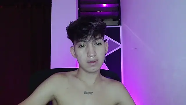 Snapshot of littlextreme chatting on March 22, 12:49 am littlextreme online show from March 22, 12:49 am