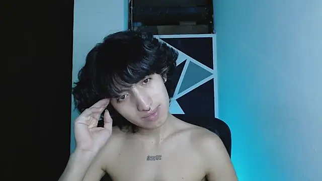 littlextreme online show from May 4, 4:27 am