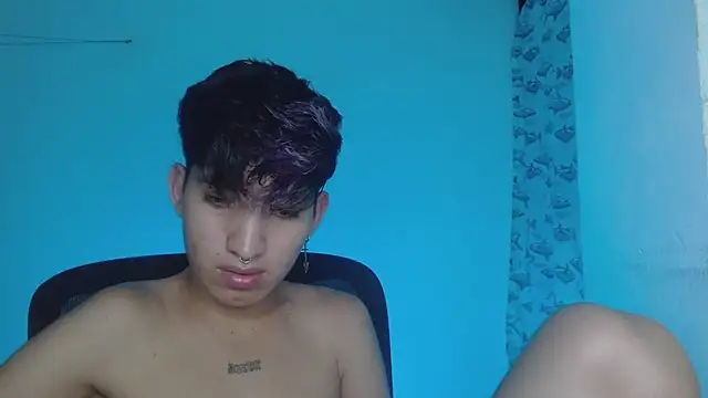 Snapshot of littlextreme chatting on February 24, 8:17 am littlextreme online show from February 24, 8:17 am