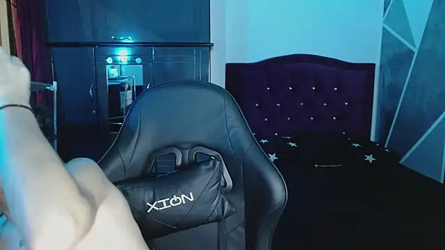 littlextreme online show from April 14, 12:15 am