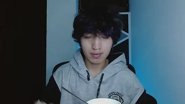 littlextreme online show from February 4, 5:46 am