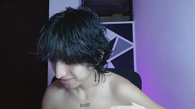 littlextreme online show from April 10, 3:24 am