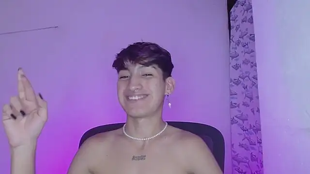 Snapshot of littlextreme chatting on February 18, 1:21 am littlextreme online show from February 18, 1:21 am