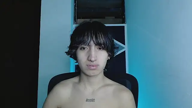 littlextreme online show from April 18, 3:20 am