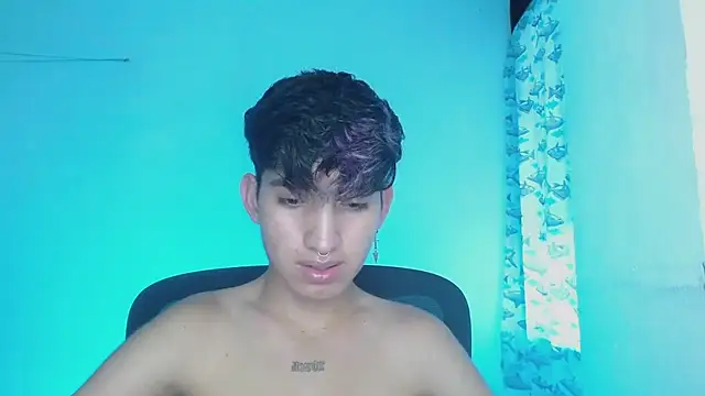 Snapshot of littlextreme chatting on February 24, 11:21 am littlextreme online show from February 24, 11:21 am