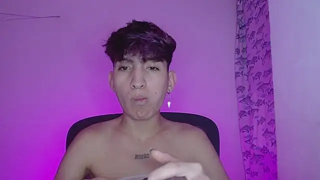 Snapshot of littlextreme chatting on February 11, 2:57 am littlextreme online show from February 11, 2:57 am