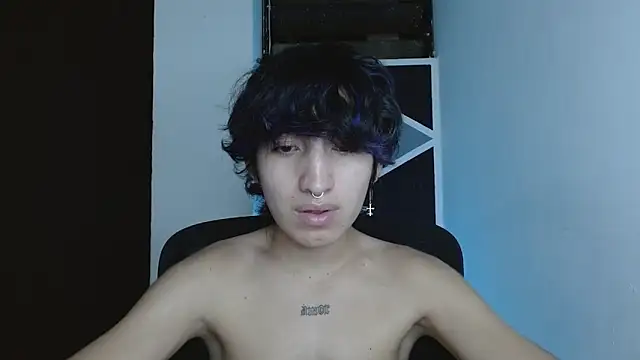 littlextreme online show from February 19, 1:02 am