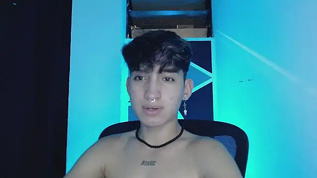 Snapshot of littlextreme chatting on March 11, 4:19 am littlextreme online show from March 11, 4:19 am