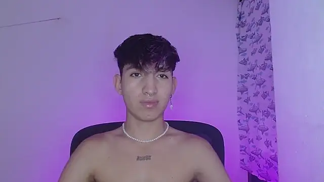 Snapshot of littlextreme chatting on February 17, 12:54 am littlextreme online show from February 17, 12:54 am