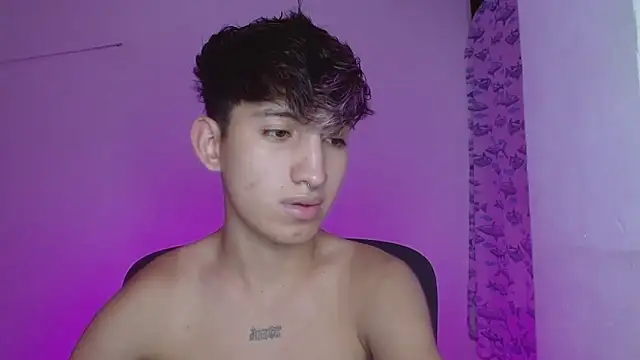 Snapshot of littlextreme chatting on February 22, 5:44 am littlextreme online show from February 22, 5:44 am