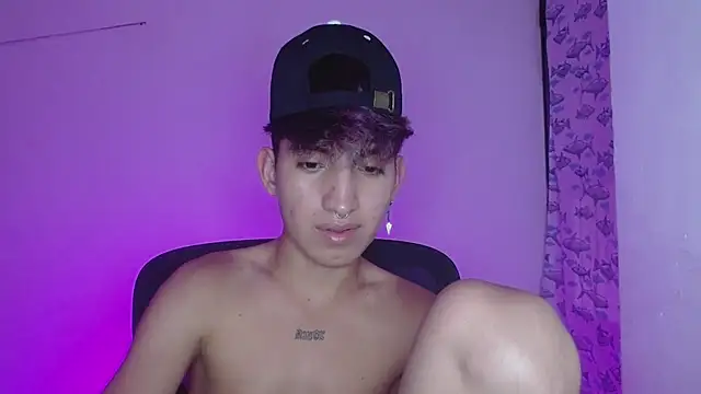 Snapshot of littlextreme chatting on February 19, 7:50 am littlextreme online show from February 19, 7:50 am