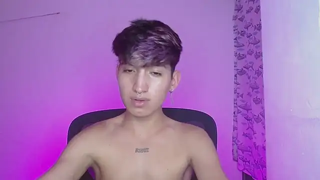 Snapshot of littlextreme chatting on February 22, 8:50 am littlextreme online show from February 22, 8:50 am