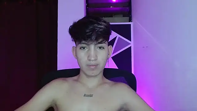 Snapshot of littlextreme chatting on March 22, 3:52 am littlextreme online show from March 22, 3:52 am