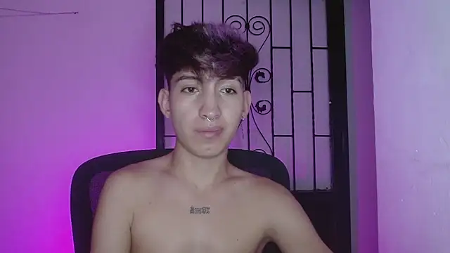 Snapshot of littlextreme chatting on February 10, 2:30 am littlextreme online show from February 10, 2:30 am