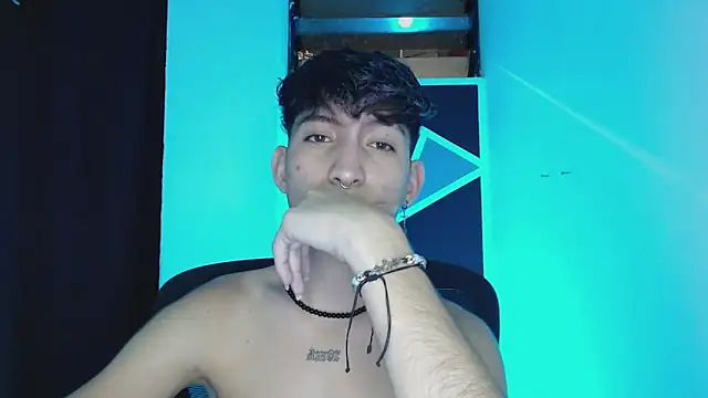 Snapshot of littlextreme chatting on March 10, 4:07 am littlextreme online show from March 10, 4:07 am