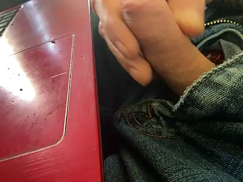 Snapshot of juicyprecumboy chatting on December 16, 9:35 am juicyprecumboy online show from December 16, 9:35 am