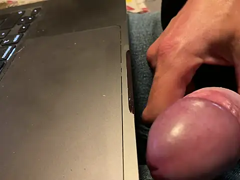 juicyprecumboy online show from April 17, 2:47 am
