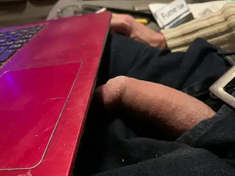 Snapshot of juicyprecumboy chatting on December 31, 1:15 am juicyprecumboy online show from December 31, 1:15 am