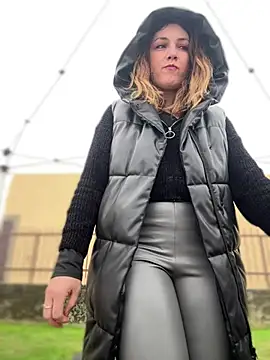 DaisyVibesss online show from February 16, 2:00 pm