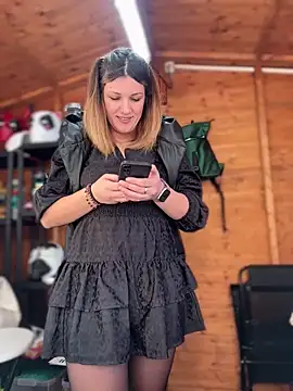 DaisyVibesss online show from December 31, 1:52 pm