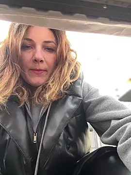 DaisyVibesss online show from February 2, 9:29 am