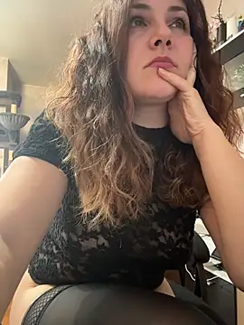 DaisyVibesss online show from February 25, 8:25 am