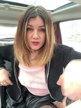 DaisyVibesss online show from February 8, 10:50 am