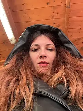 DaisyVibesss online show from December 20, 10:29 am