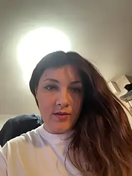 DaisyVibesss online show from January 12, 11:28 am